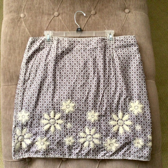🎉Host Pick🎉 Studio M Embroidered Daisy - Picture 1 of 6